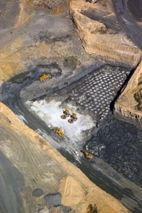w_Mining_-_surface_aerial_286_428_75